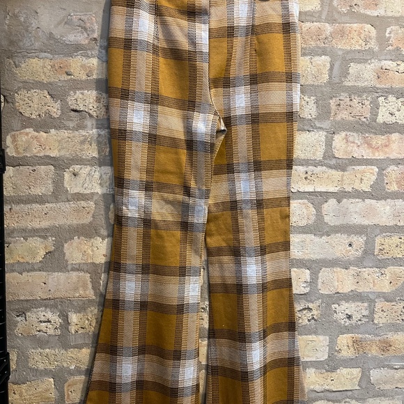 Retro-Chic Plaid Flare Pants - Forever 21 (Size Medium) - Picture 4 of 5